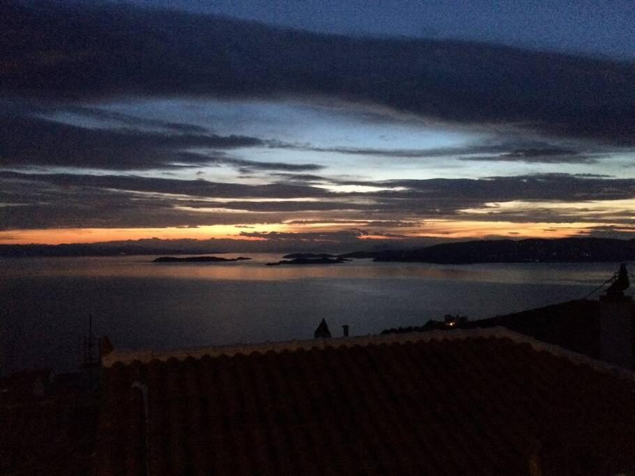 Viewtyhouse Villa Atheato Bagian luar foto