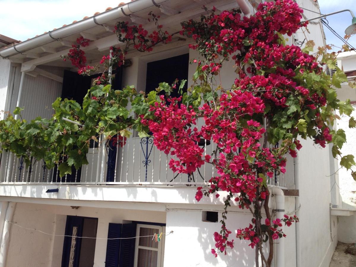 Viewtyhouse Villa Atheato Bagian luar foto